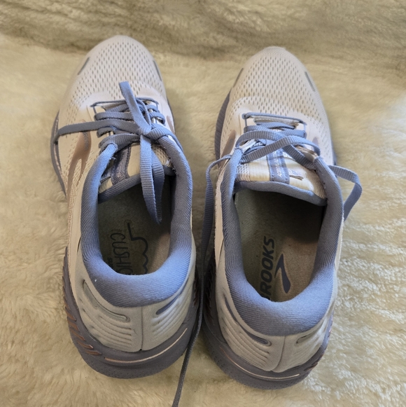 Brooks Adrenaline GTS 22 - Picture 8 of 16